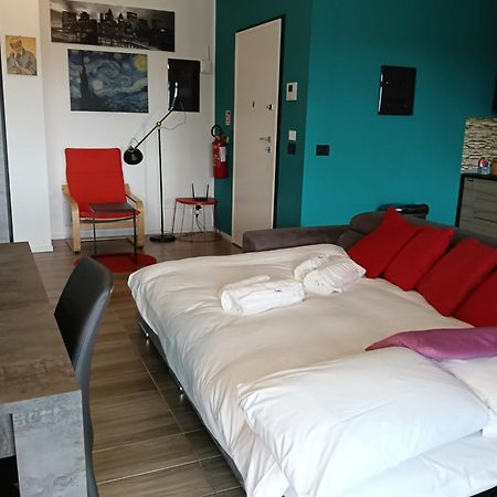 Kind Park - Sleek Apartment With Terrace & Parking Bari Eksteriør bilde