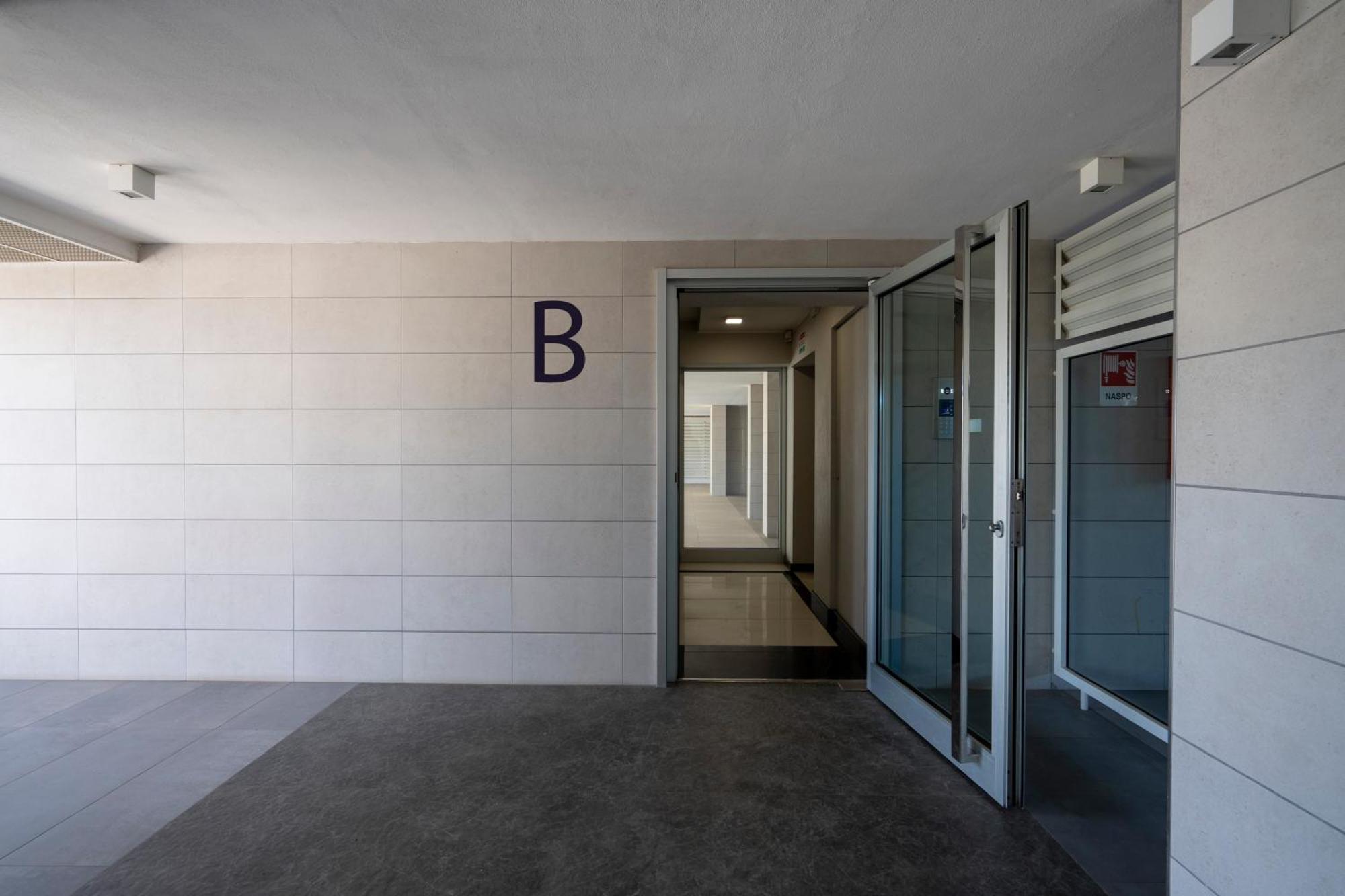 Kind Park - Sleek Apartment With Terrace & Parking Bari Eksteriør bilde