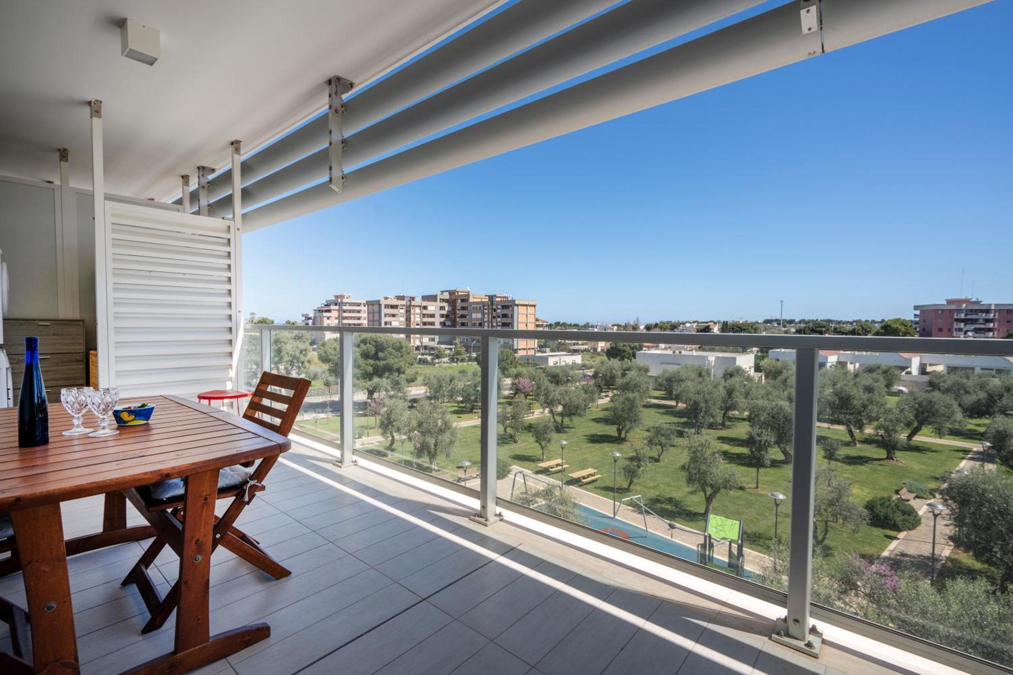 Kind Park - Sleek Apartment With Terrace & Parking Bari Eksteriør bilde
