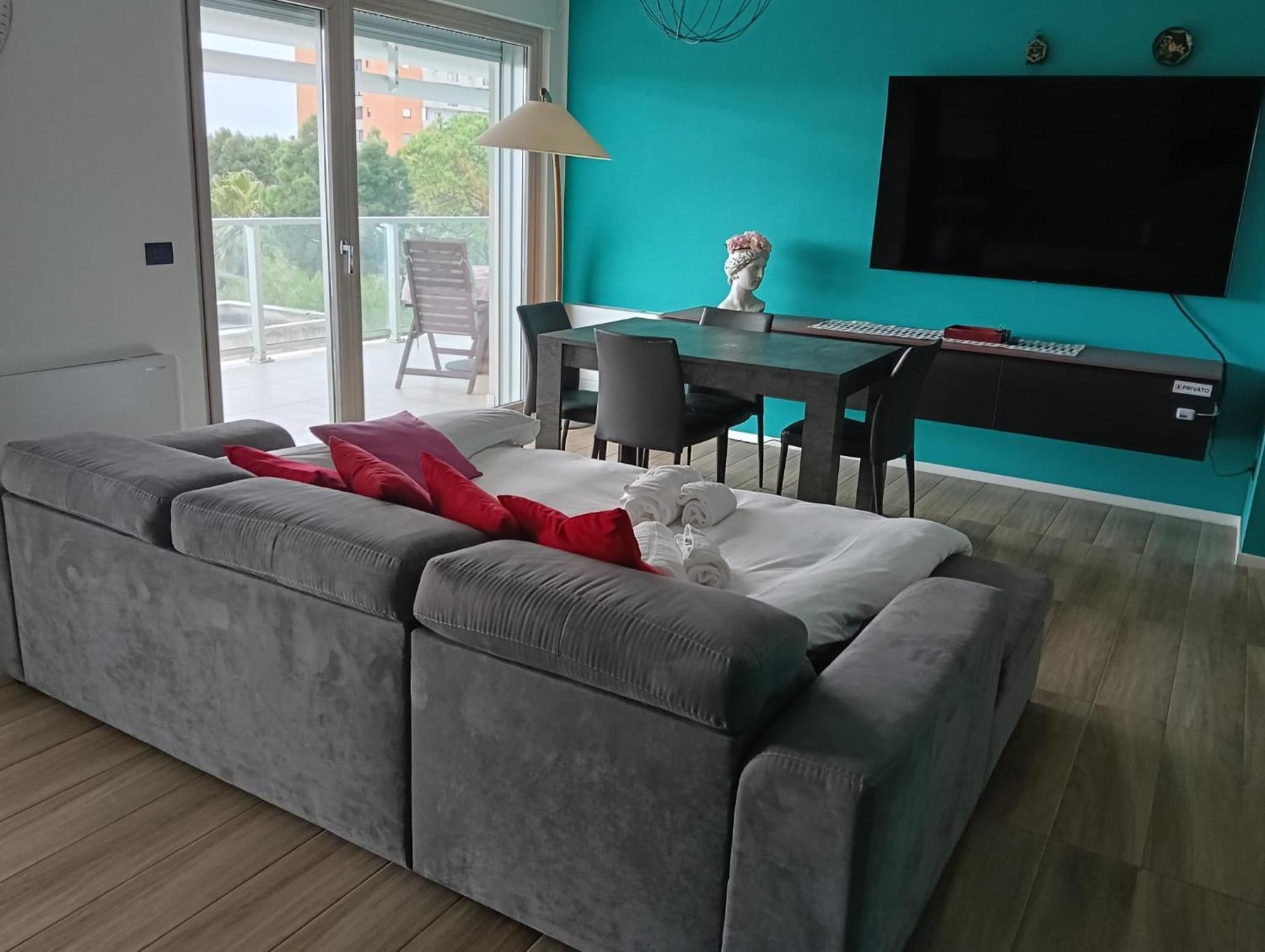 Kind Park - Sleek Apartment With Terrace & Parking Bari Eksteriør bilde